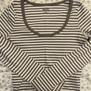 Hollister Women's Long Sleeve Brown and White Striped Tee